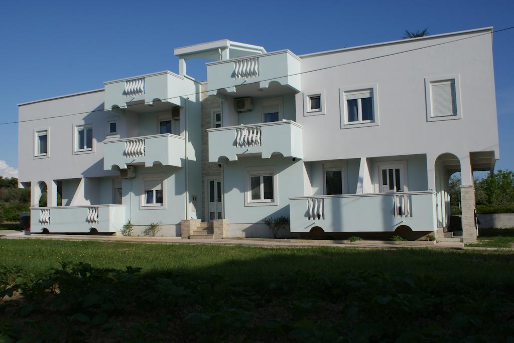 Apartments Toka Petrcane Eksteriør billede