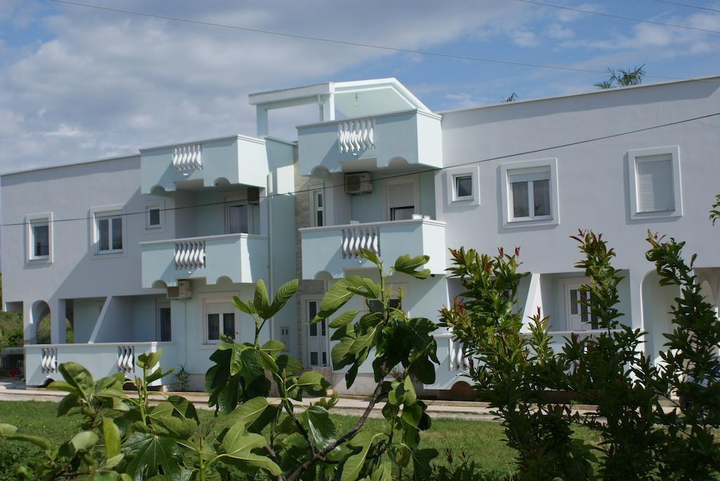 Apartments Toka Petrcane Eksteriør billede